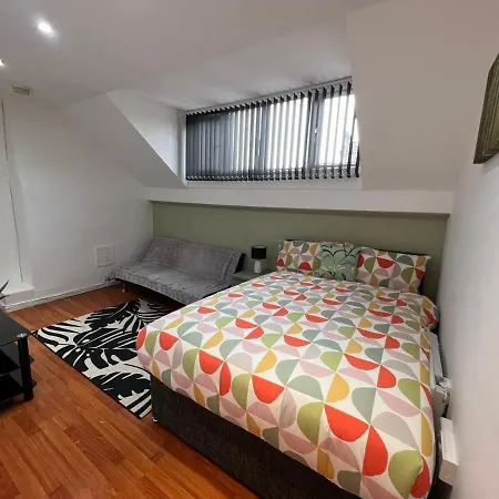 *stunning 2 Bedroom Near Centre* ليدز
