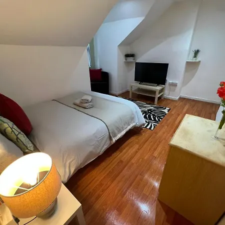 شقة *stunning 2 Bedroom Near Centre*