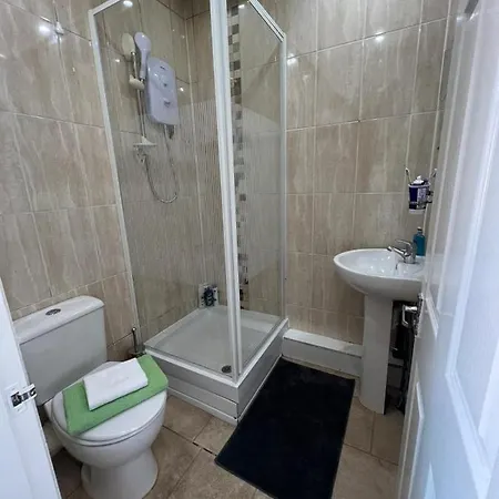 *stunning 2 Bedroom Near Centre* *