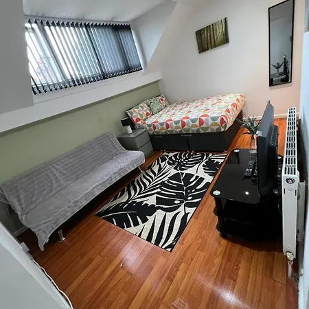 *stunning 2 Bedroom Near Centre*